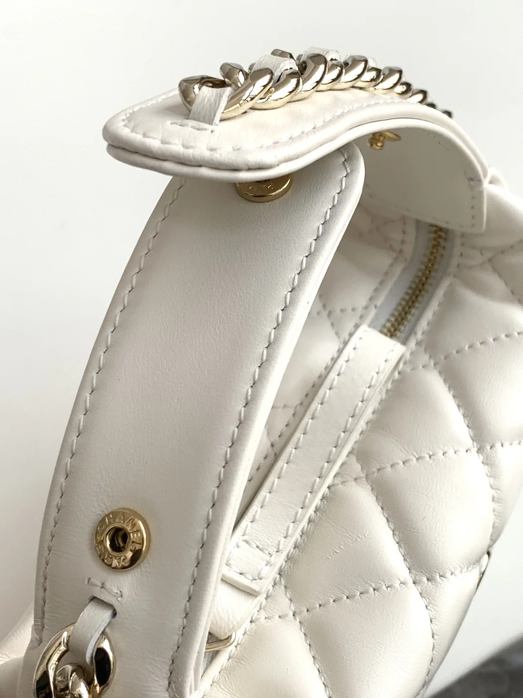 Chanel 23C white hula hoop clutch product view 3