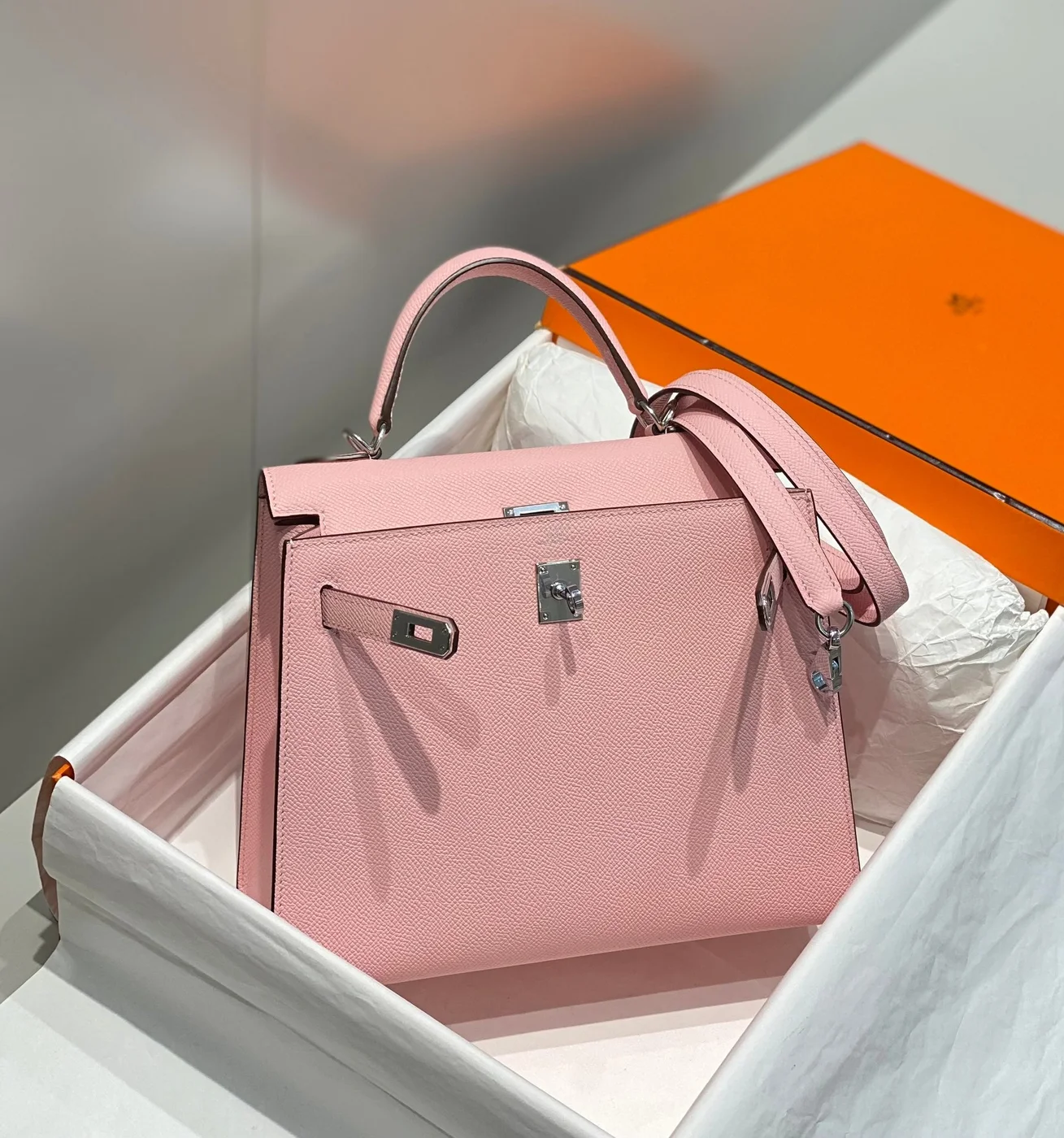 Hermès Kelly 25 cm In Rose Sakura Epsom Silver Hardware Bag product view 3