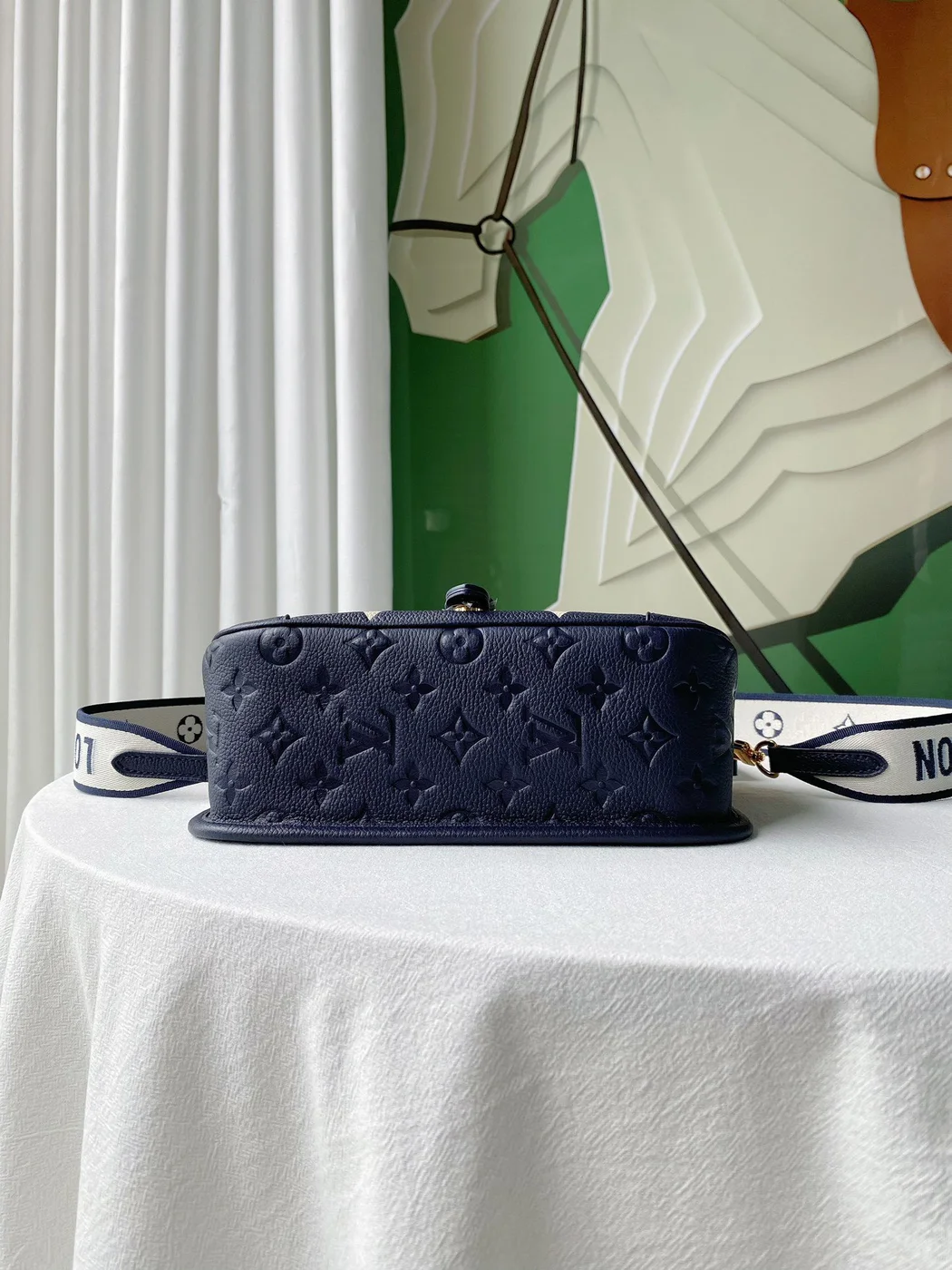 Louis Vuitton Diane Handbags Embossed Pattern 23x16x8.5 cm product view 8