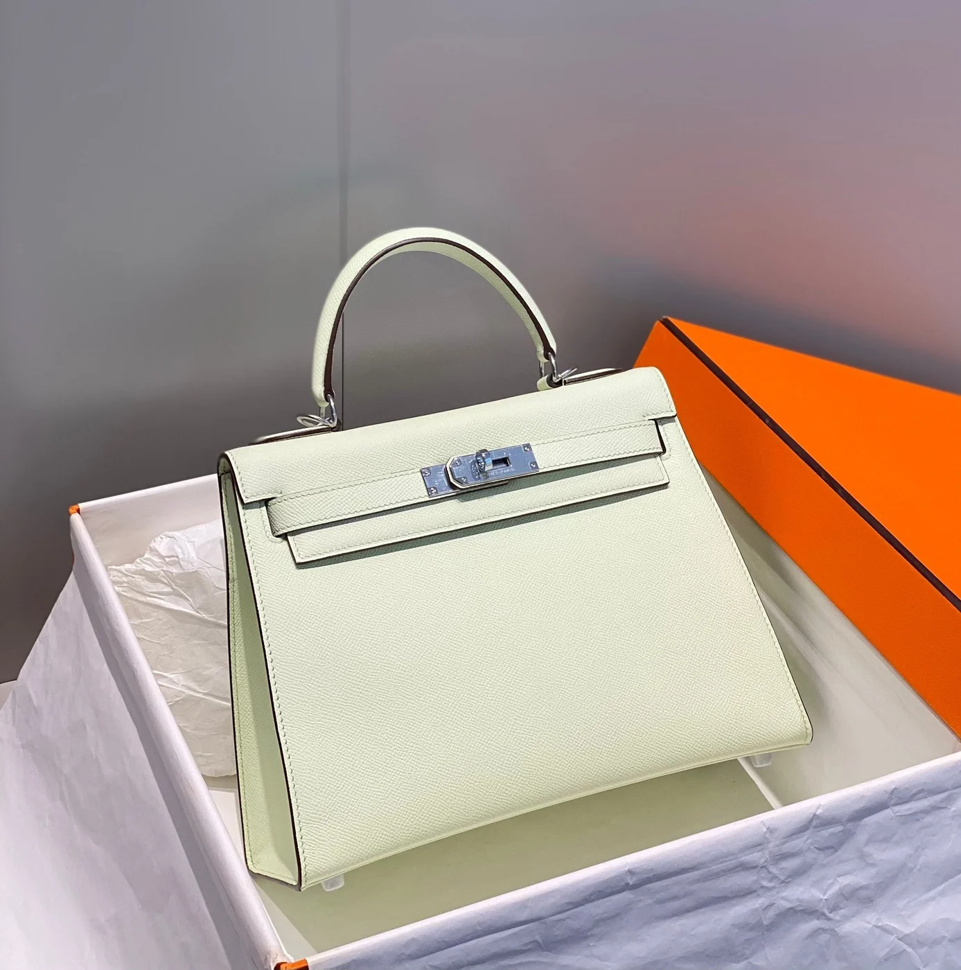 Hermès Kelly 28 cm In Vert Fizz Swift Silver Hardware Bag product view 1