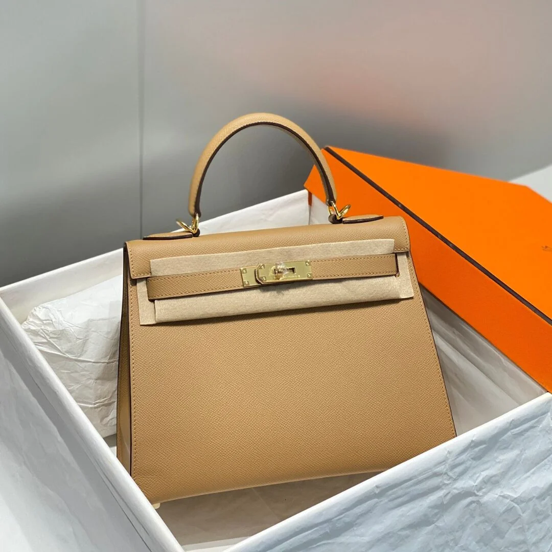Hermès 28 cm In Chai Epsom Gold Hardware Bag product view 1