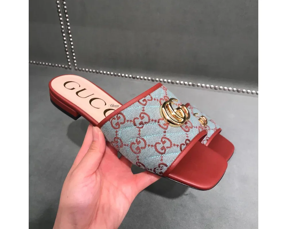 Gucci GG Matelassé canvas flat sandals product view 3