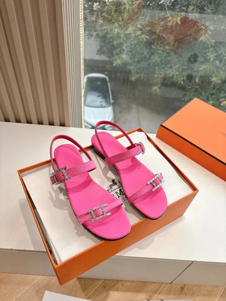 Hermès Women Pink Leather Sandals product photo