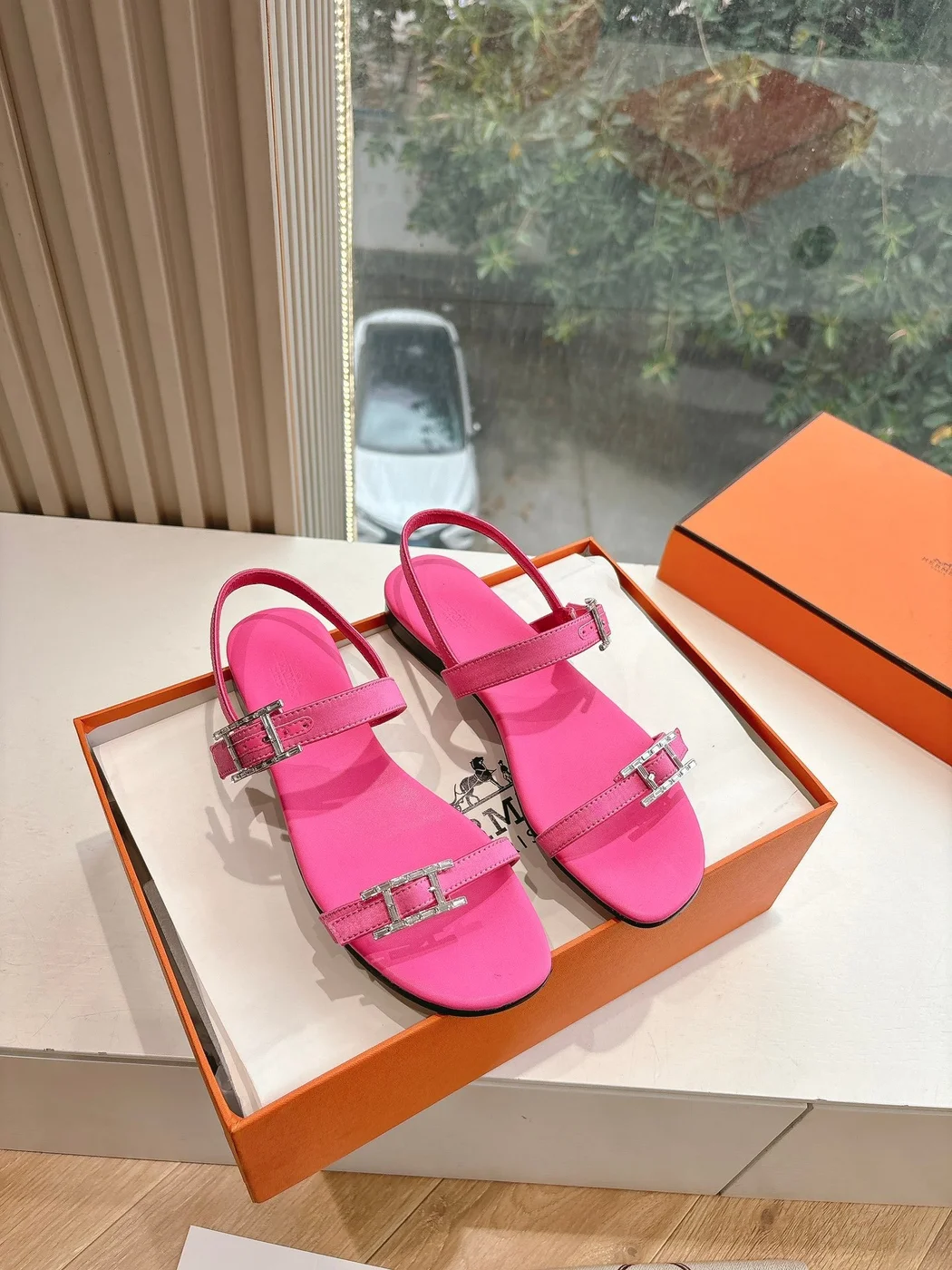 Hermès Women Pink Leather Sandals product view 1