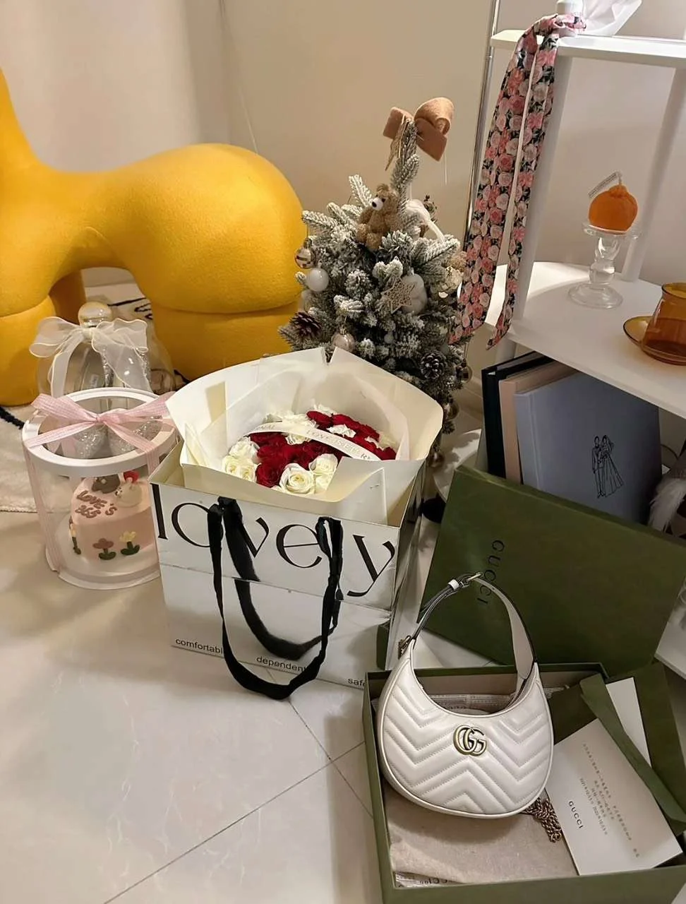 Gucci GG Marmont Half Moon Handbag White 24 cm product view 2