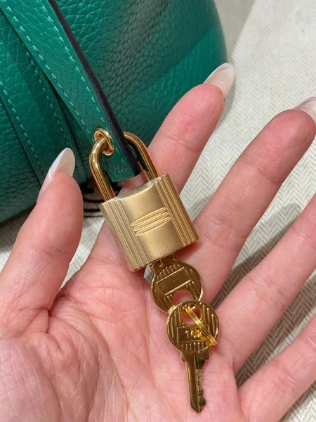 Hermès Togo leather green with gold hardware 18 cm Bag product view 6