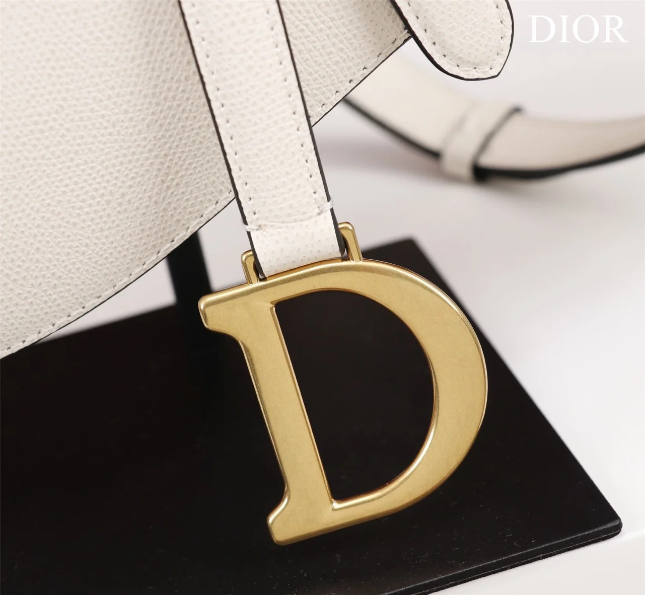 Dior Saddle Handbags White Color With Lock Yellow Gold 25x20x6.5 cm product view 5