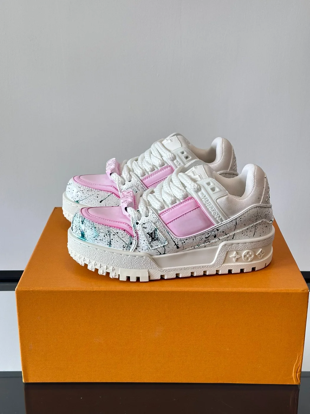 Louis Vuitton Men White Pink Leather Sneakers product view 3