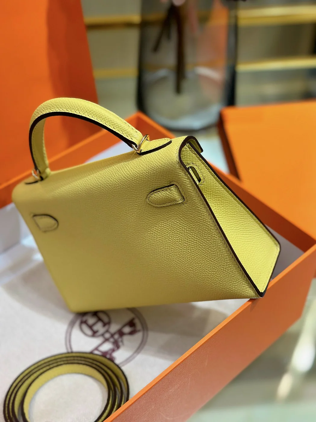 Hermès Mini Kelly 20 Yellow Gold Hardware Bag product view 3