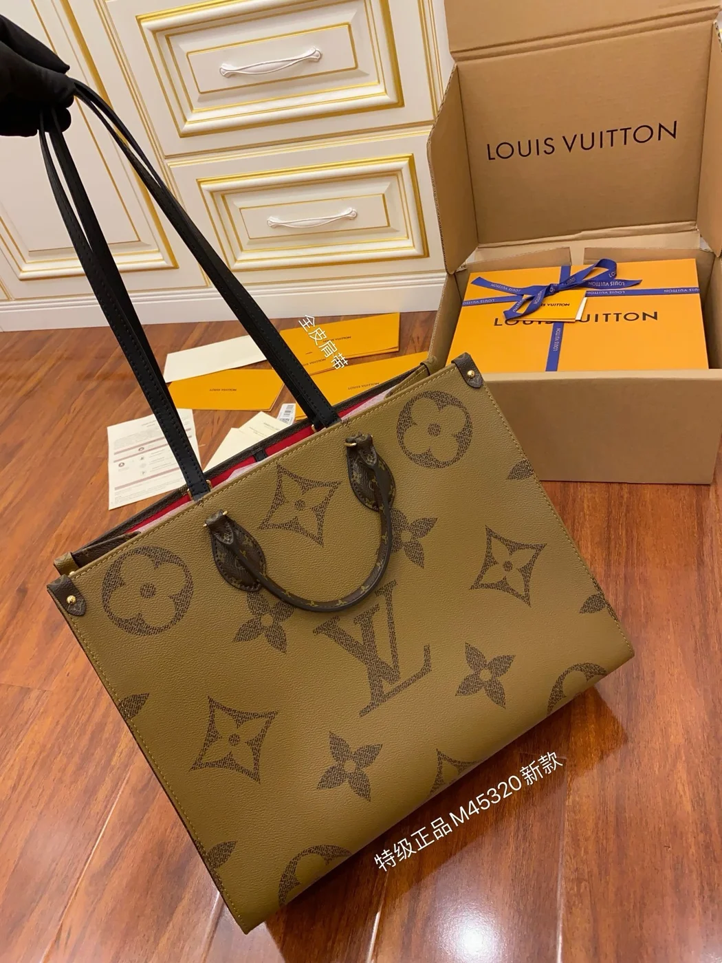 Louis Vuitton OnTheGo GM Monogram Giant Reverse canvas Bag product view 6