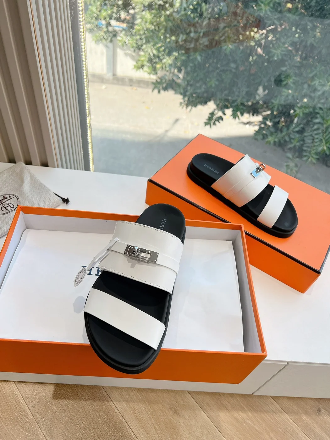 Hermès Women White Leather Straps Flat Sandals product view 4
