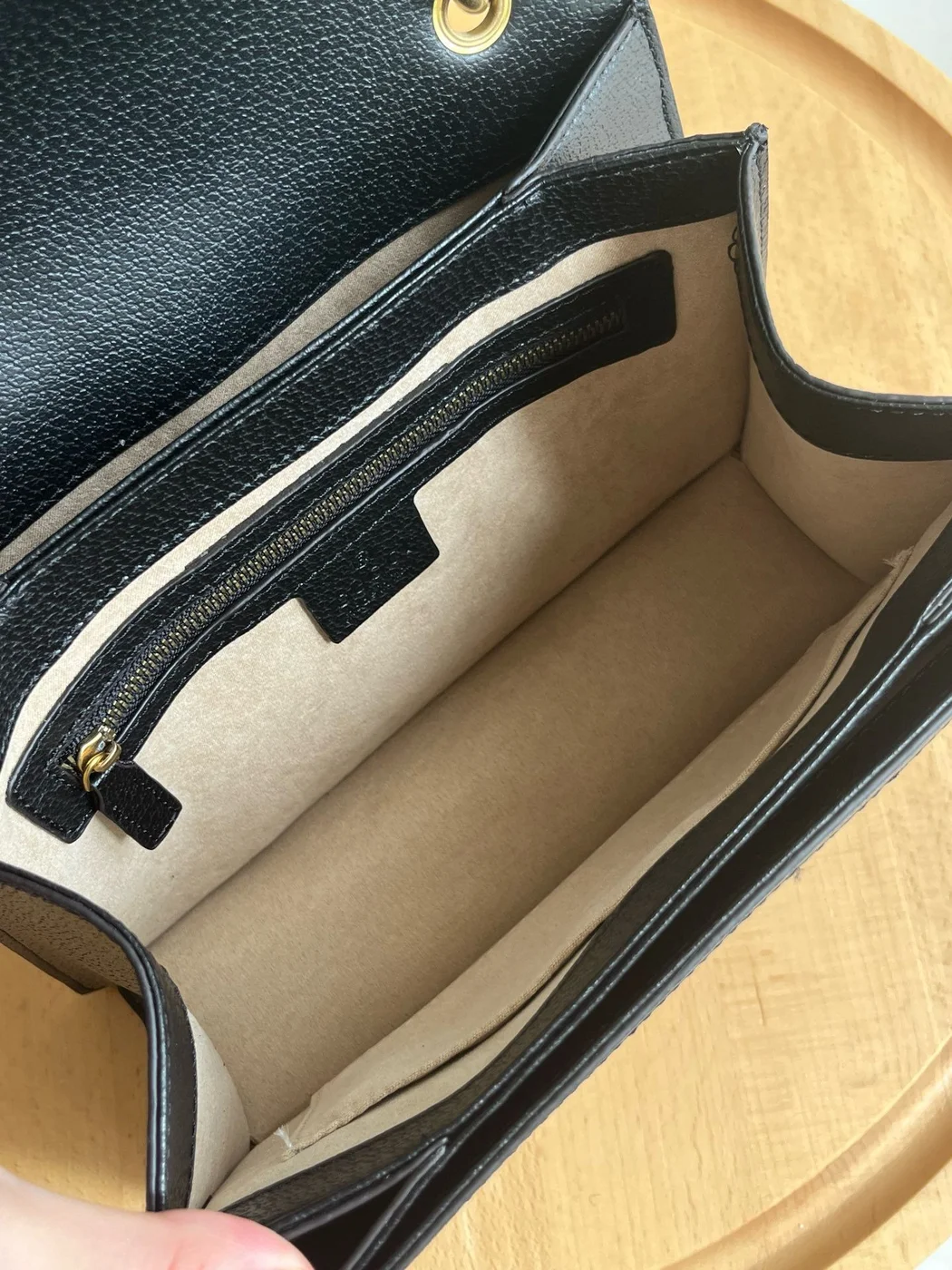 Gucci Queen Margarnet Bag in Black product view 8