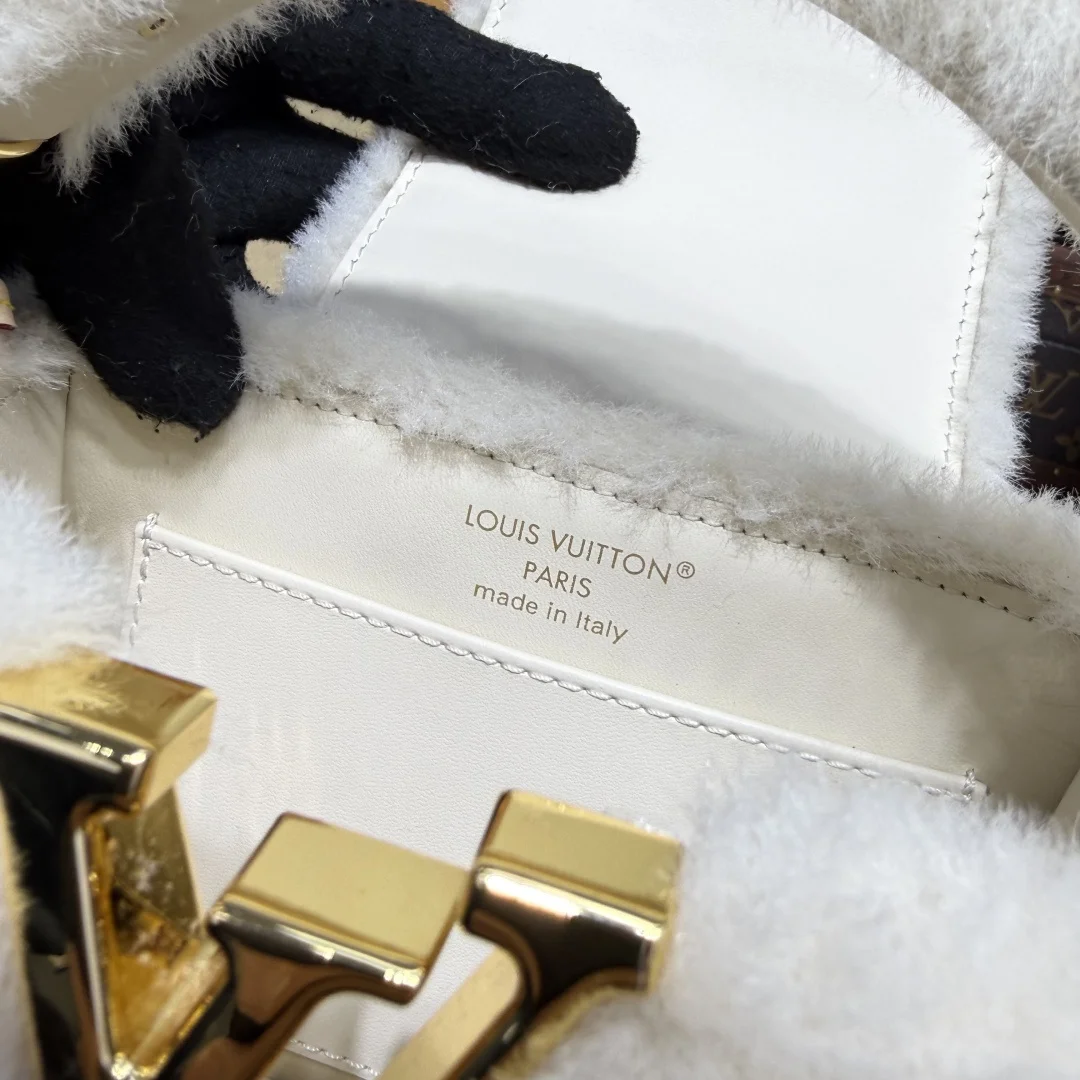 Louis Vuitton Capusnow Capucines handbag product view 4