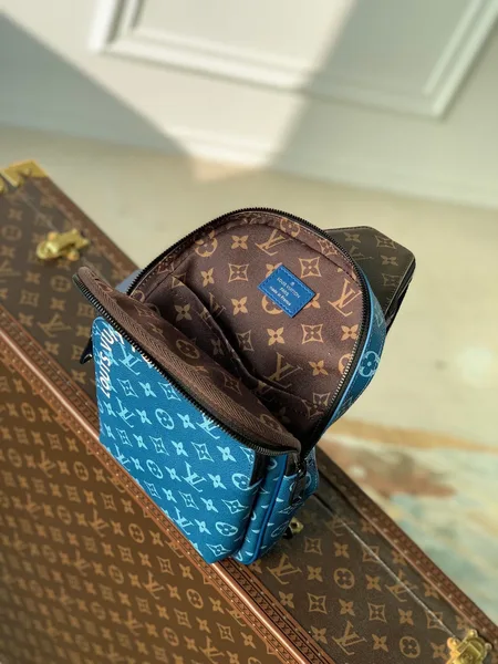Louis Vuitton avenue bag in Atlantic Blue product view 2