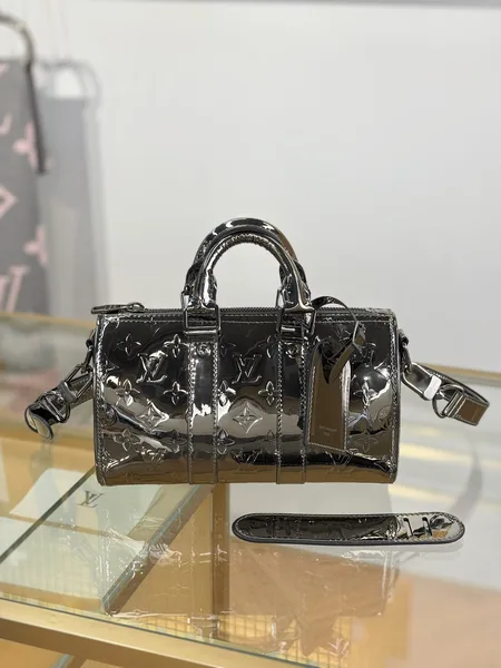 Louis Vuitton Keepall Bandoulière 25 Bag product view 4