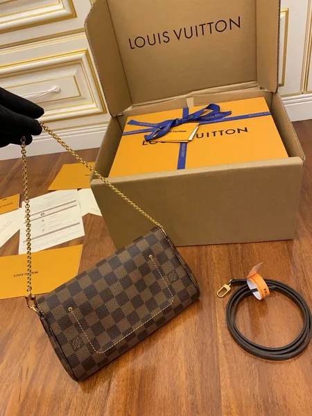 Louis Vuitton Damier Ebene Favorite PM bag product view 4