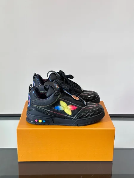 Louis Vuitton Men Black Leather Colorful Accent Sneakers product photo