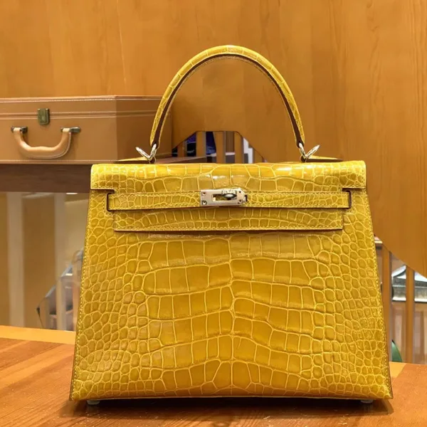Hermès Kelly bag 25 Sellier Jaune ambre Alligator Crocodile skin Gold hardware product photo