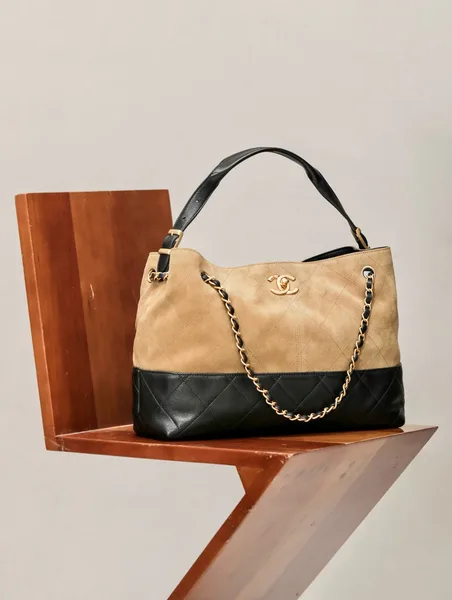 Chanel Small Shopping Bag from the 2024/25 Métiers d’Art collection product view 4