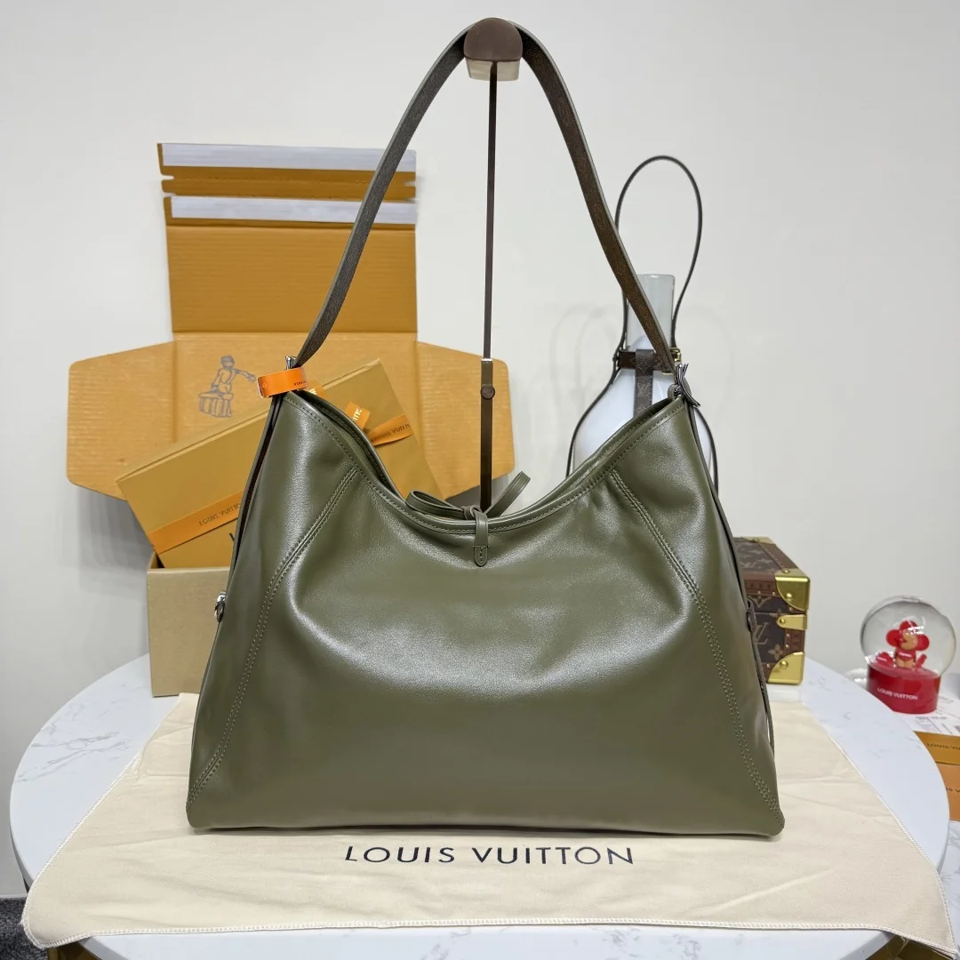 Louis Vuitton Carryall Vibe MM Bag product view 3