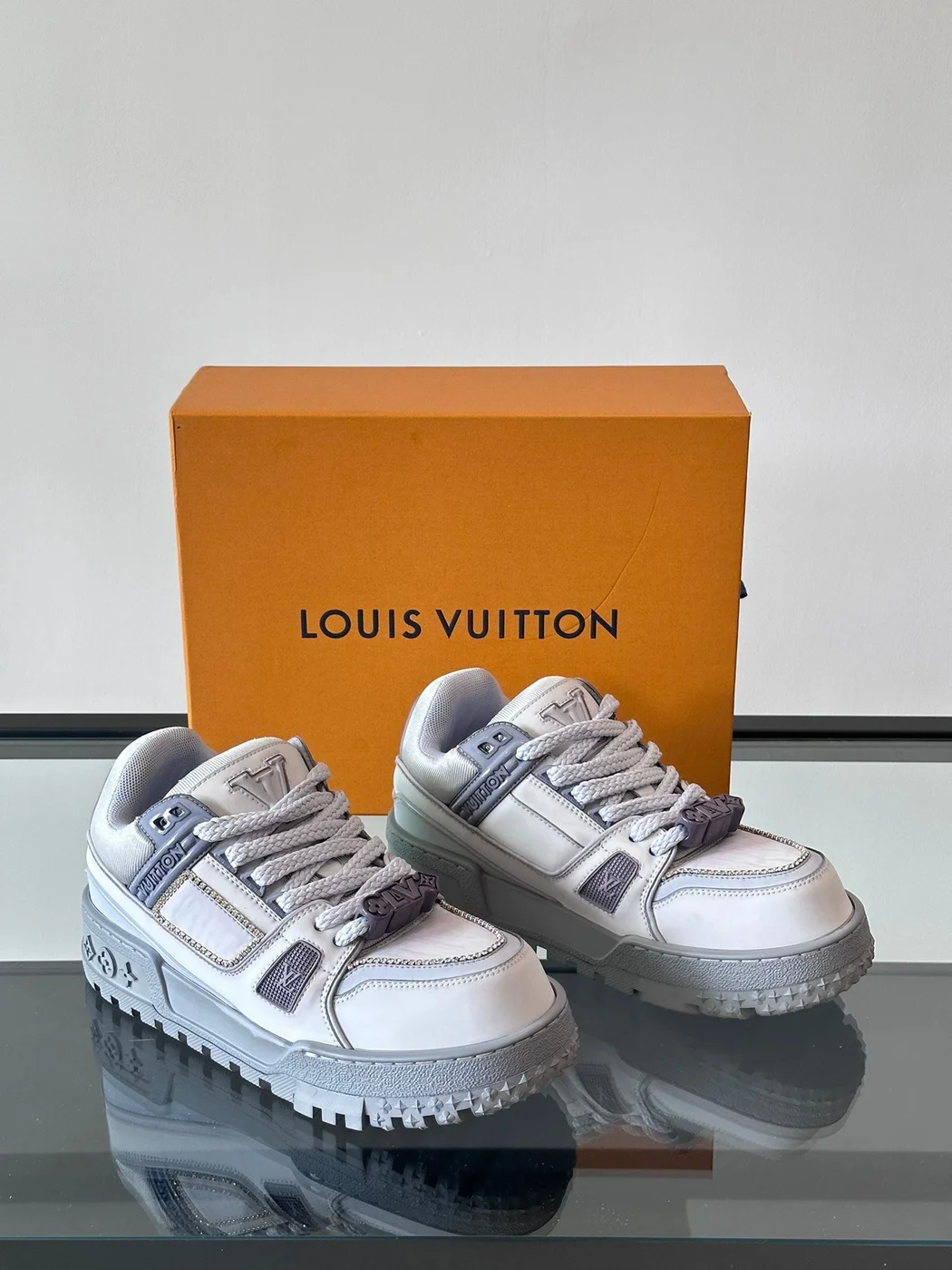 Louis Vuitton Men White Leather Gray Accents Sneakers product view 5