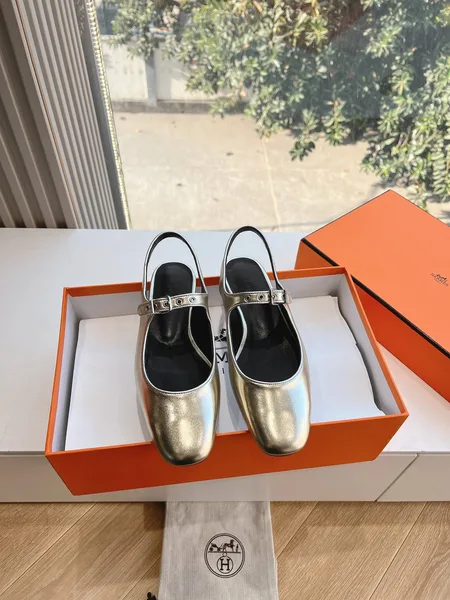 Hermès Women Silver Leather Mary Jane Heels product photo