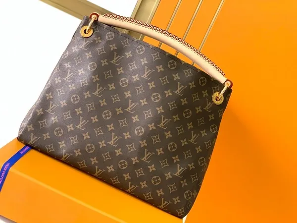 Louis Vuitton Artsy MM Monogram Bag product view 3