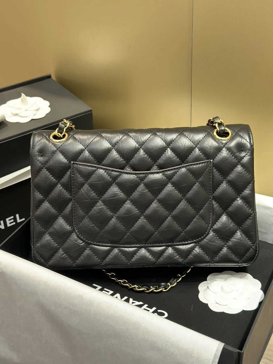 Chanel Classic Lock Gold With Black Wrinkled Skin Handbags 25 cm product view 4