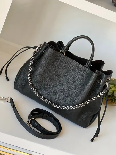 Louis Vuitton bella mahina tote black product photo