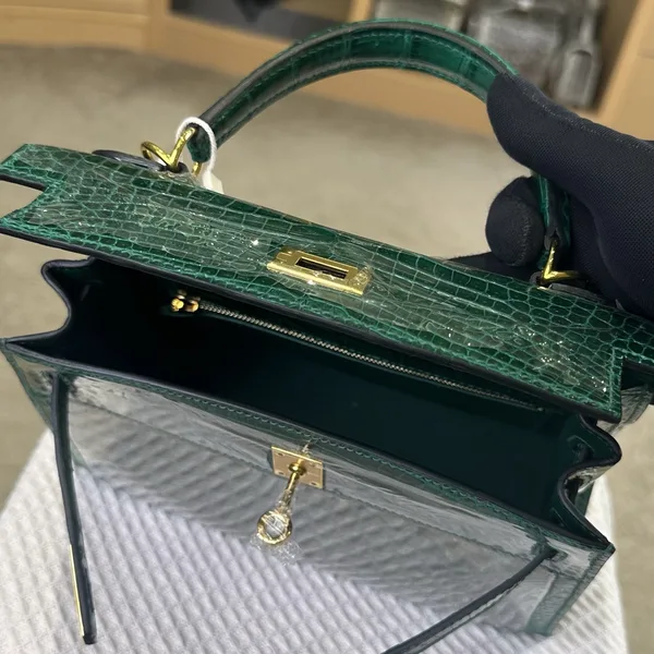 Hermès Kelly 25 cm Emerald Green Gold Hardware Bag product view 9