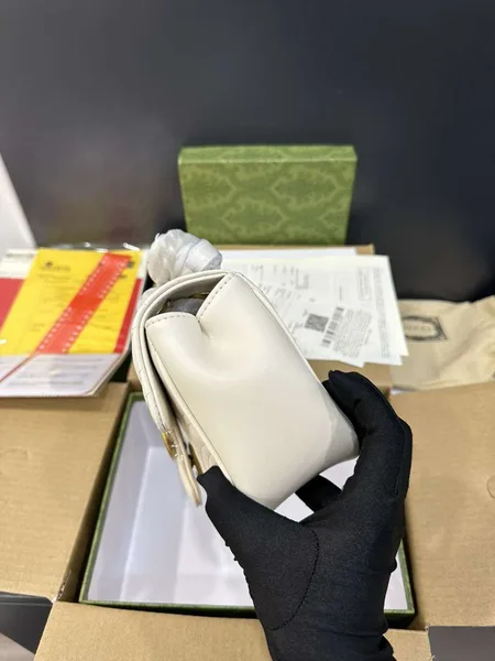 Gucci Marmont White Women’s Handbag 22 cm product view 4