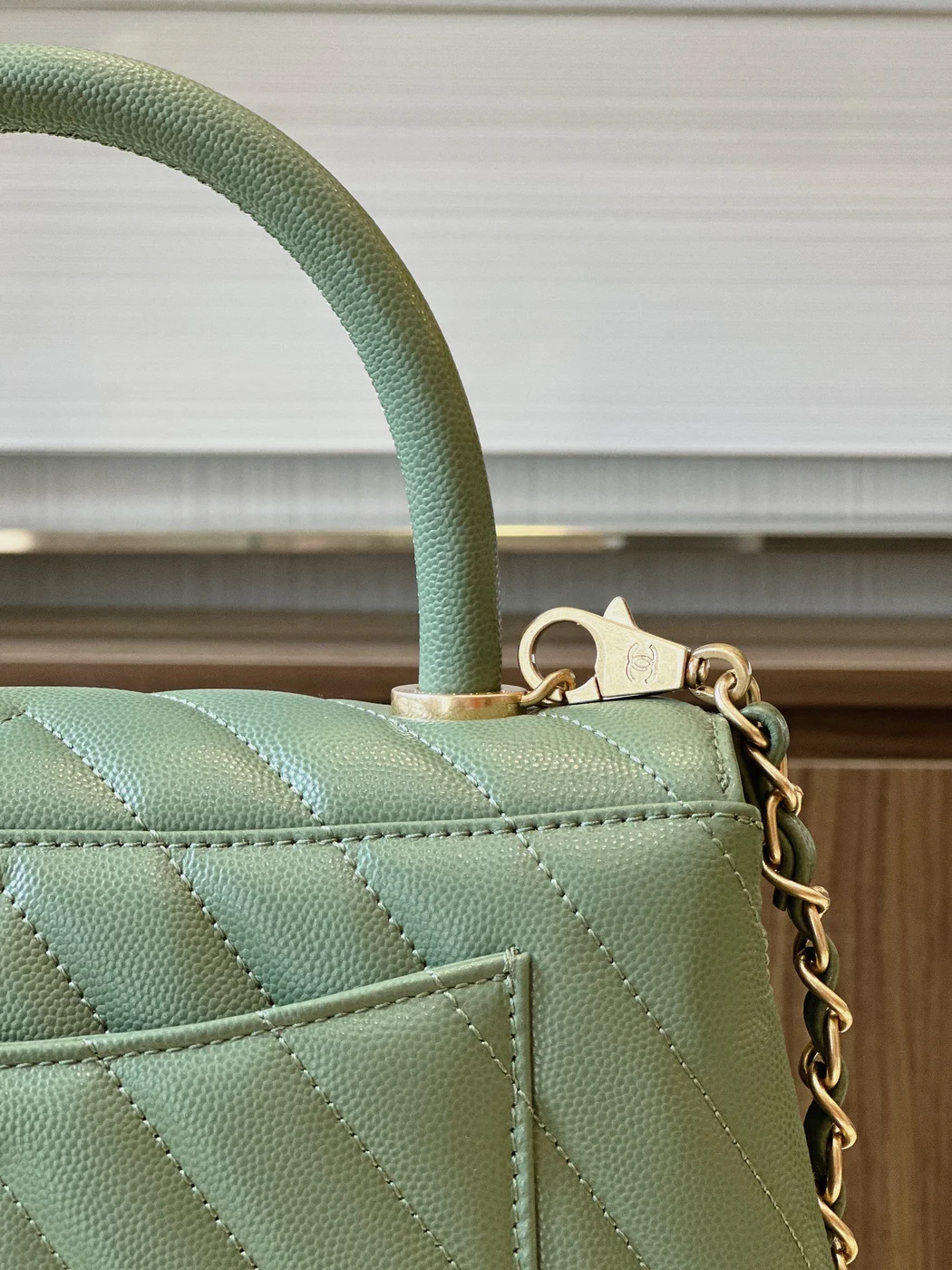 Chanel Coco Handag V-Shaped Pattern With Lock Gold 25 cm Bag product view 3