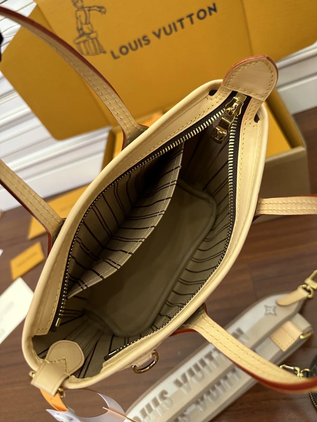 Louis Vuitton Neverfull BB Handbag in Monogram canvas product view 5