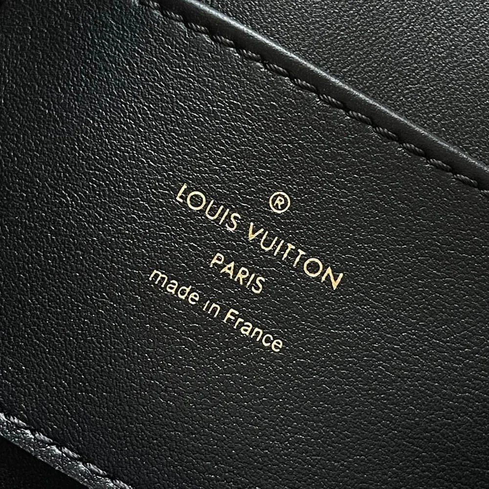 Louis Vuitton M14639 Capucines GM Souple Bag product view 5
