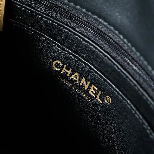 Chanel 25C Flap Bag 19 cm Black Quilted Lambskin product view 5
