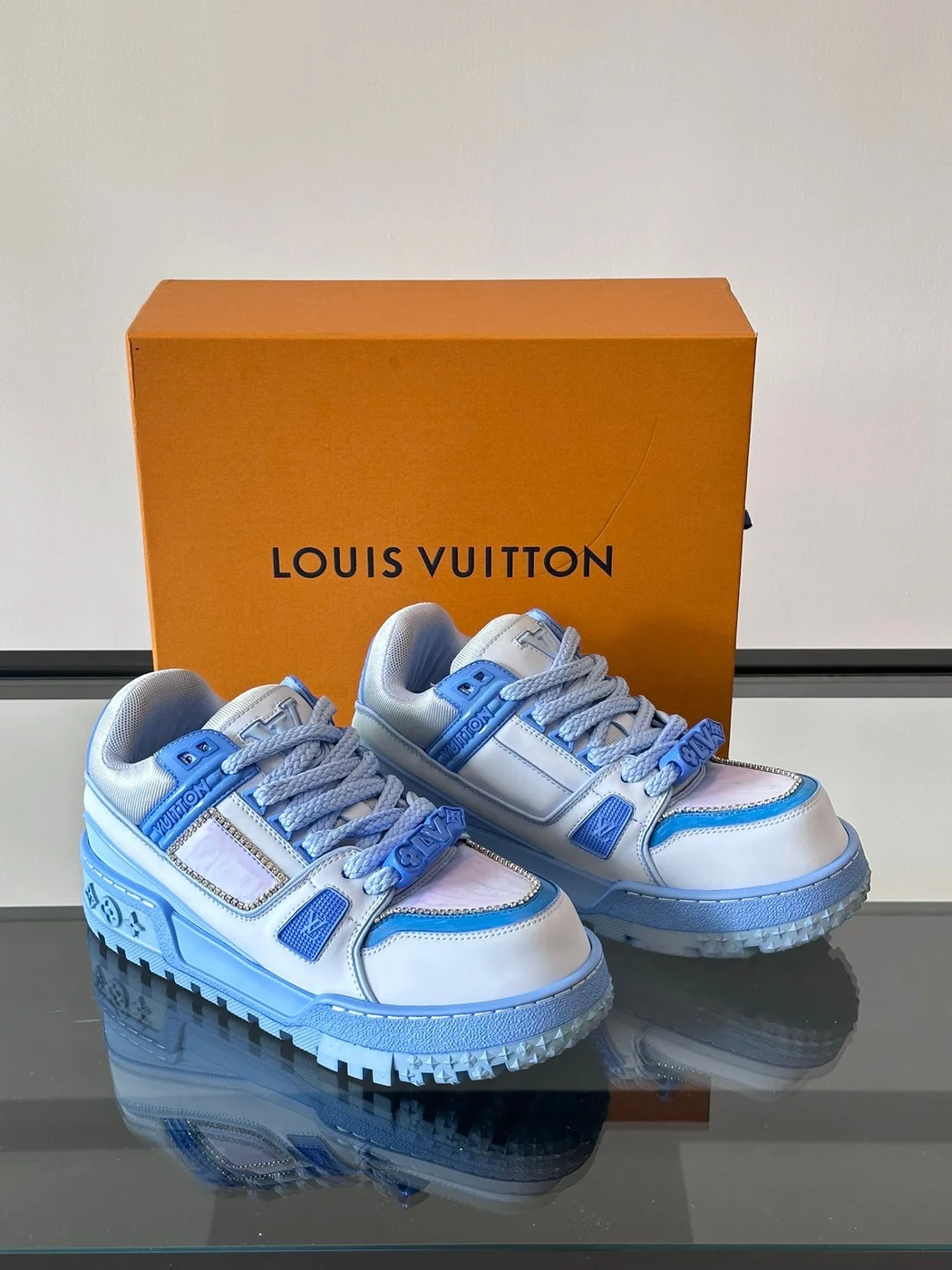 Louis Vuitton Men Light Blue Leather And Fabric Sneakers product view 5