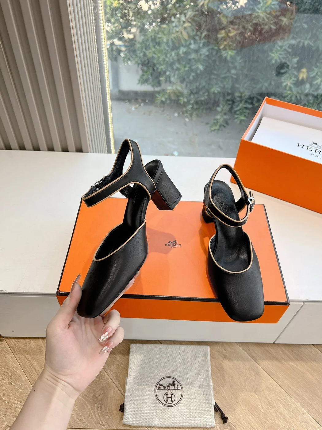 Hermès Women Black Leather Trimmed Heels product view 5