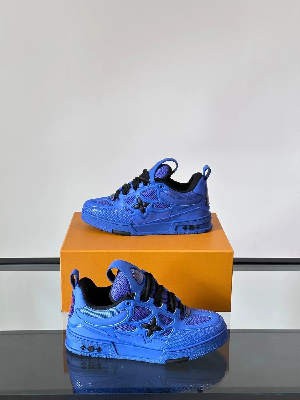 Louis Vuitton Men Blue Mesh And Leather Sneakers product view 4