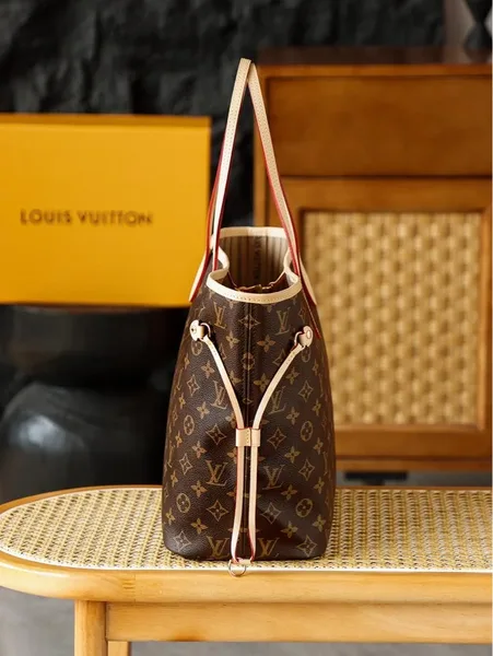 Louis Vuitton Neverfull tote product view 3