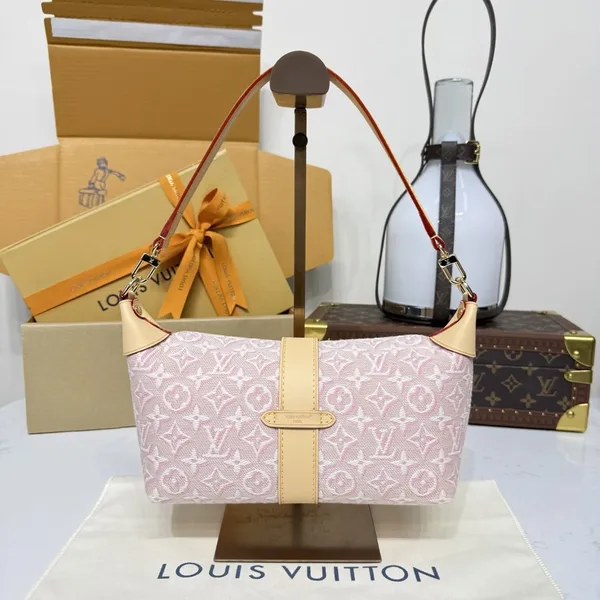 Louis Vuitton Pochette Pink Monogram Emblème Bag product view 5