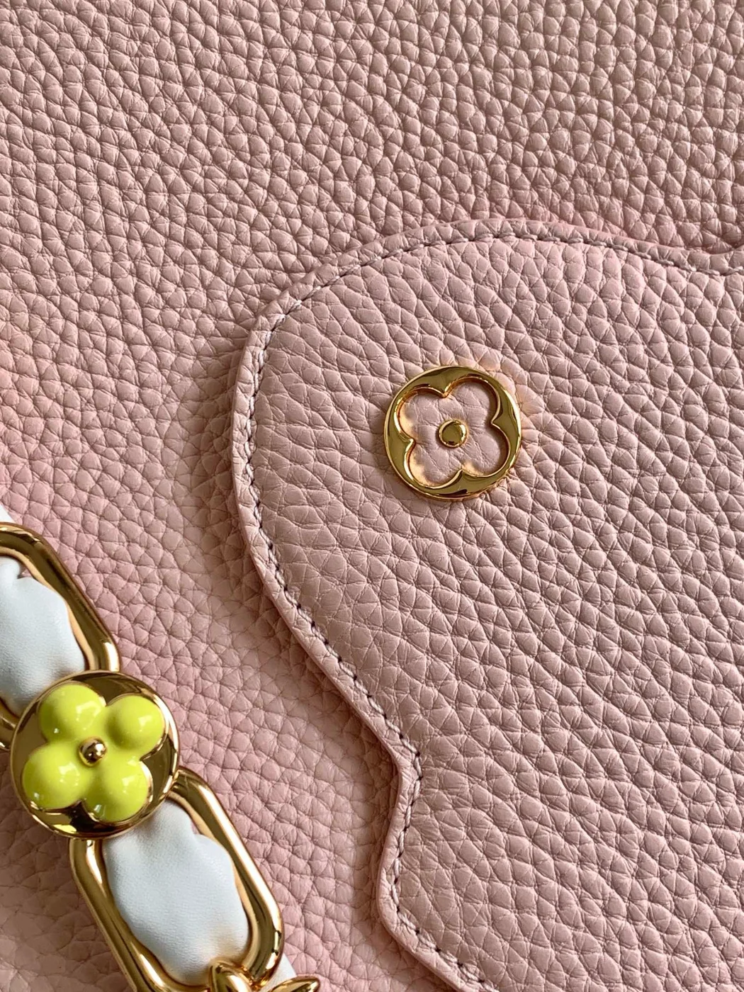 Louis Vuitton Capucines BB Pink Handbags Lock Gold 27x18x9cm product view 3