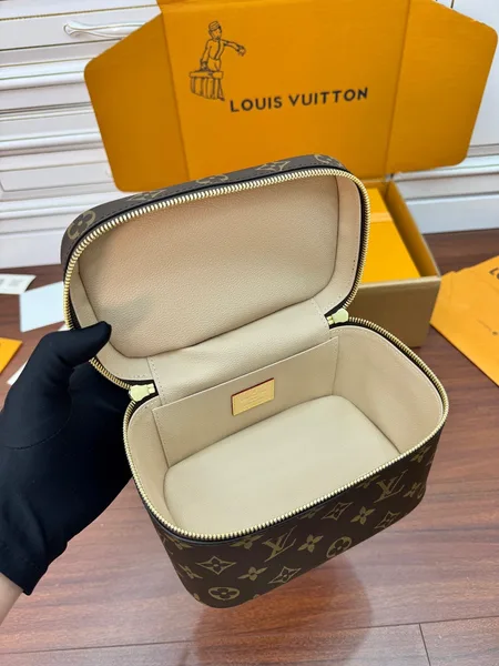 Louis Vuitton Nice Mini toiletry Bag product view 5