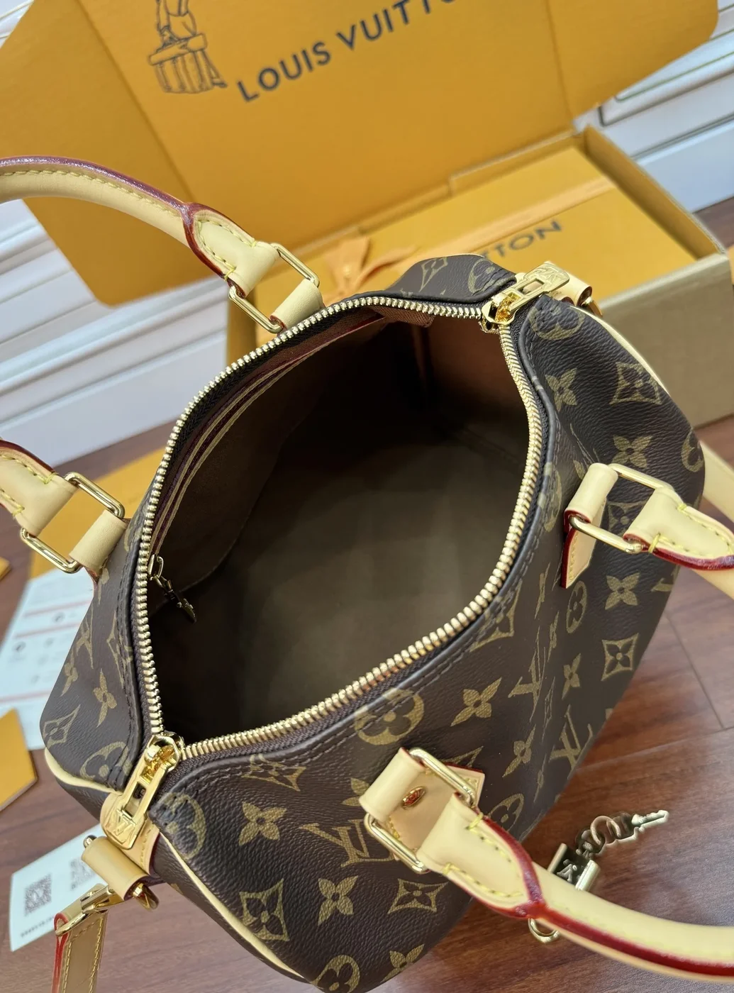 Louis Vuitton Speedy Bandoulière 25 Handbag in Monogram product view 8