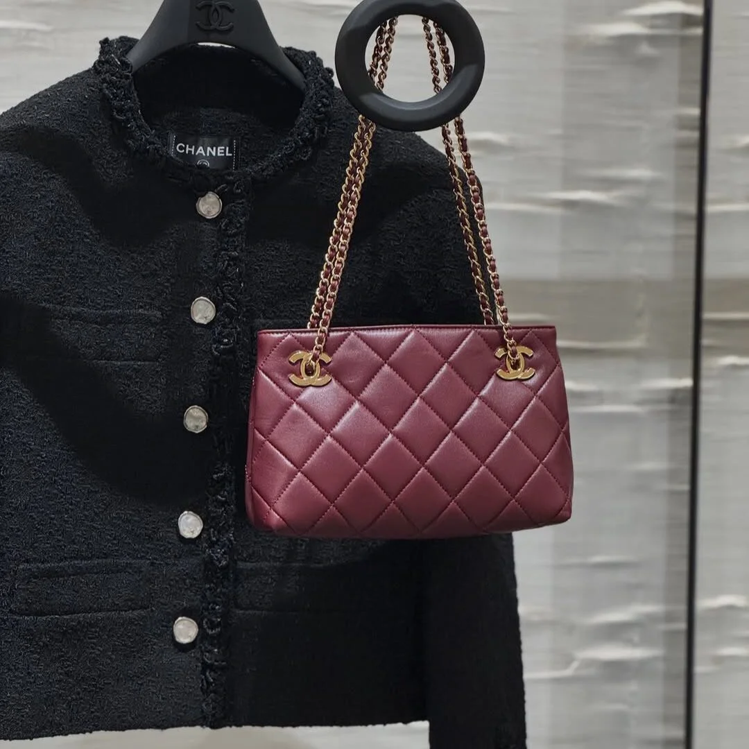 Chanel Quilted Chain Shoulder Bag Burgundy product view 1