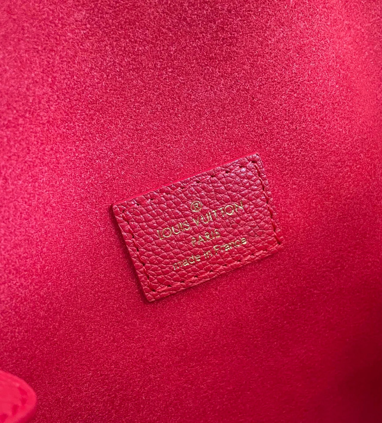 Louis Vuitton Victoire Monogram Pattern Handbags 27x20x10cm — Red Front Panel product view 5