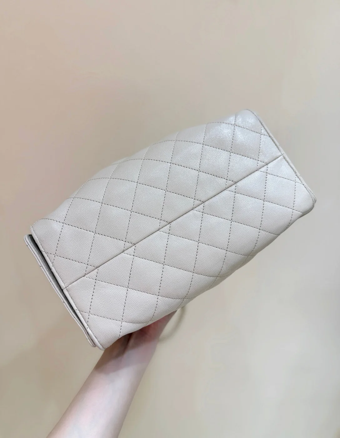 Chanel 25 Handbag In Cream 30 Grained Calfskin Gold Hardware product view 8
