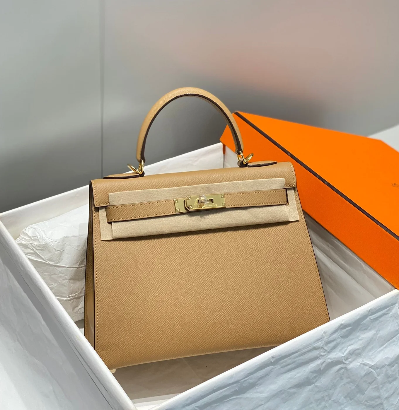 Hermès 28 cm In Chai Epsom Gold Hardware Bag product view 3
