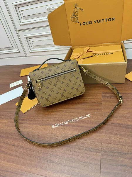 Louis Vuitton Pochette Métis in Reverse Monogram canvas Bag product view 3