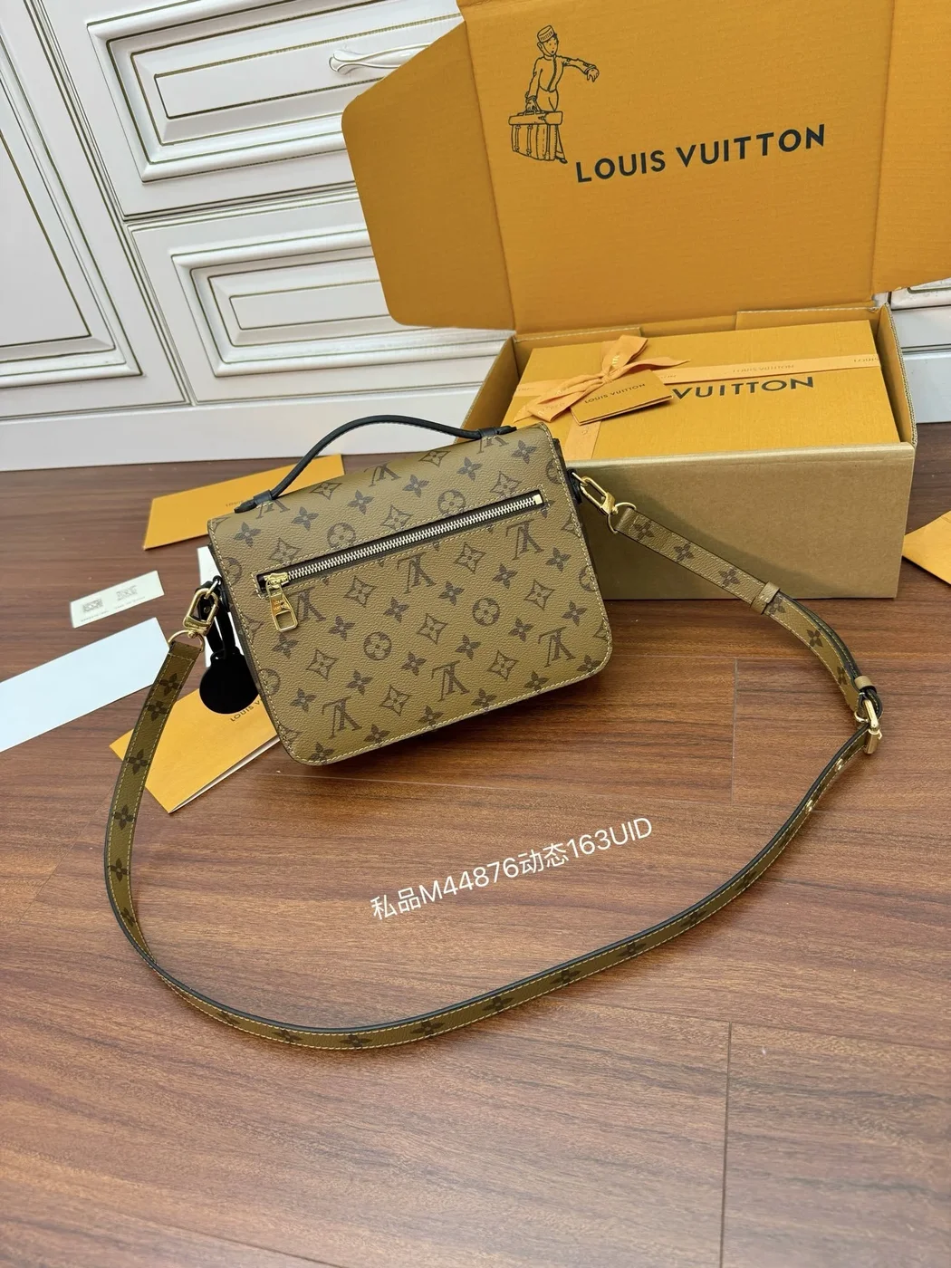Louis Vuitton Pochette Métis in Reverse Monogram canvas Bag product view 3