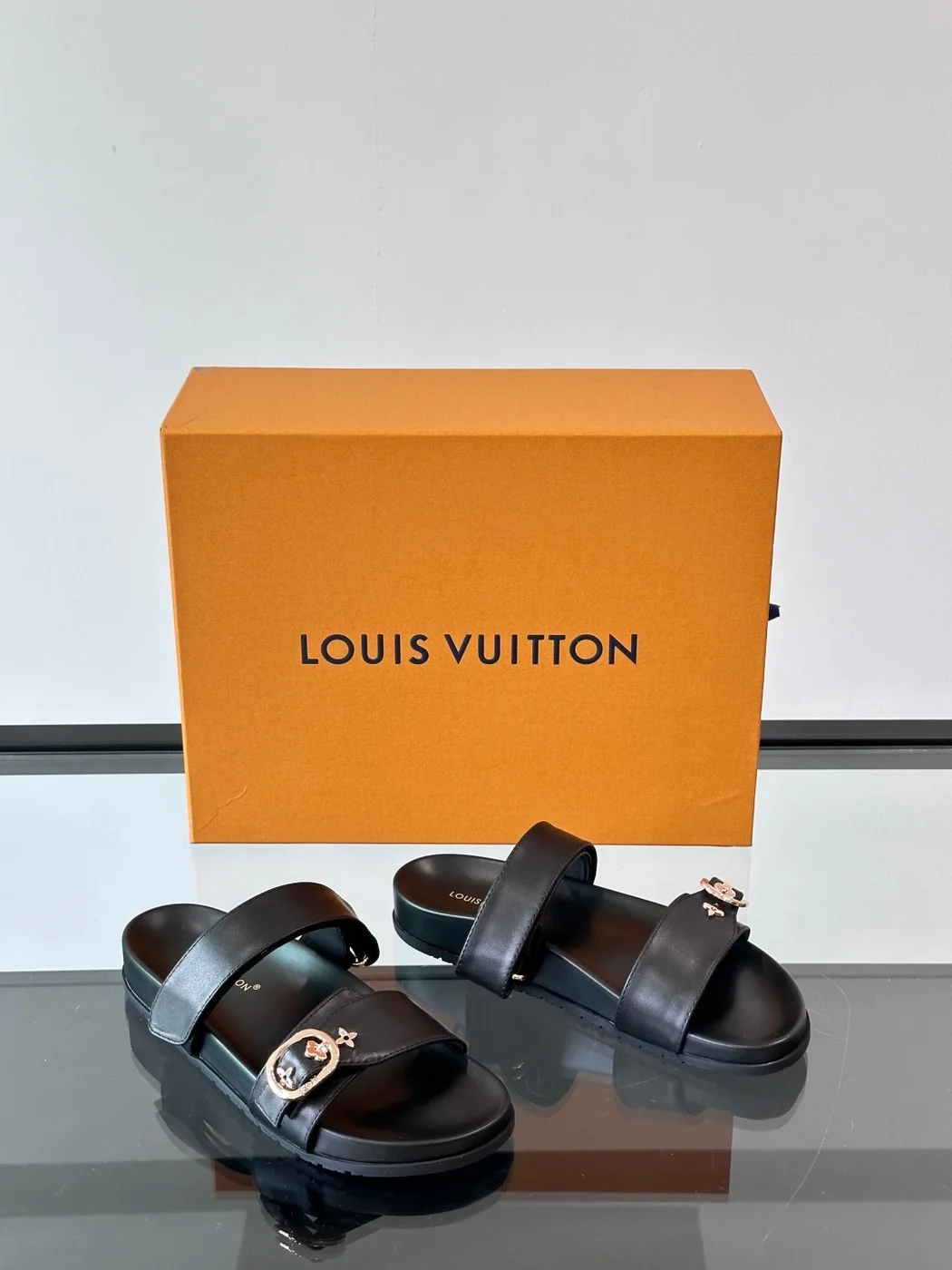 Louis Vuitton Men Black Leather Slides product view 5